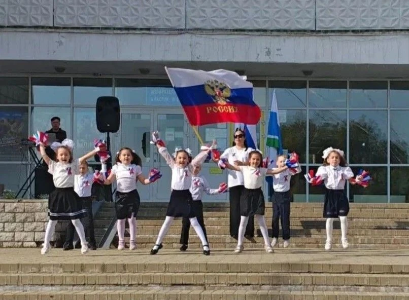 Символику нашей России — мы чтим,