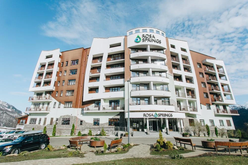 Откройте для себя LIFE BALANCE ОТЕЛЬ ROSA SPRINGS (РОЗА СПРИНГС) 5* в живописной Красно...