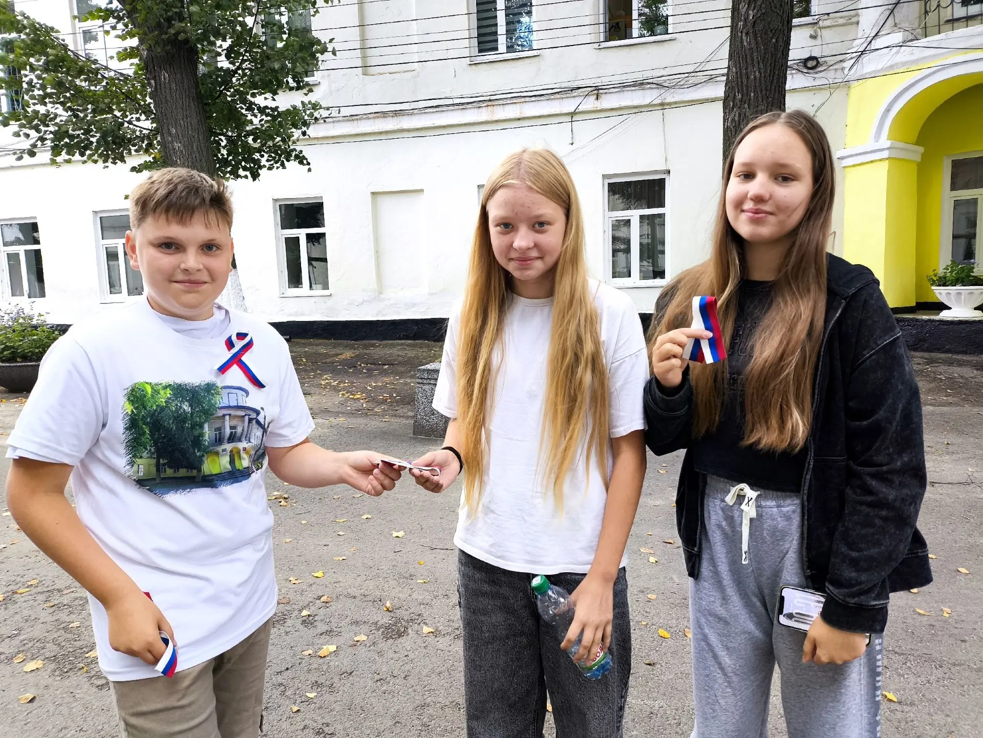 В рамках празднования Дня Государственного флага Российской Федерации добровольцы школы...