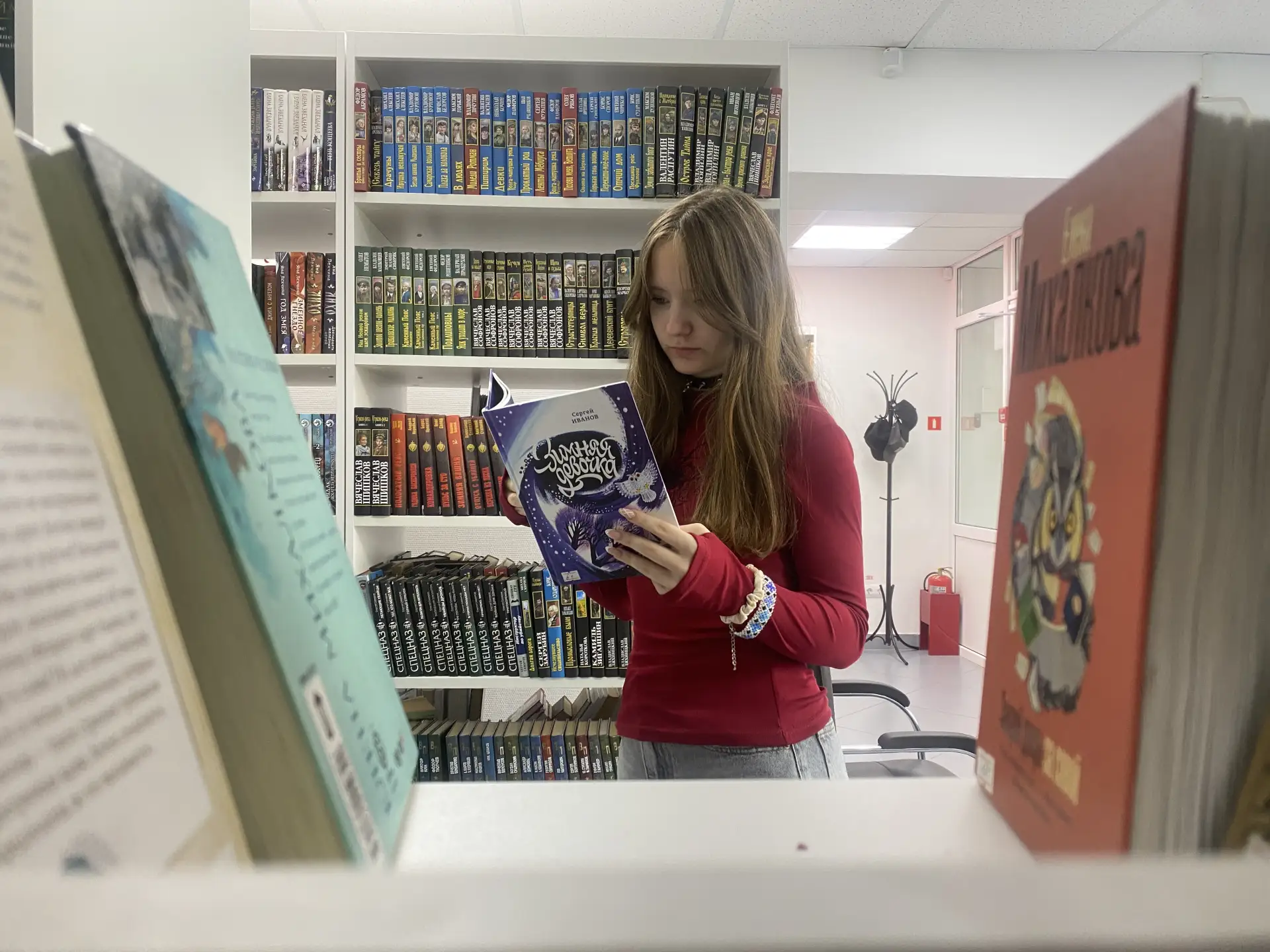 «Книжная перезагрузка»
Постоянные читатели модельной Городской библиотеки №2 г. Ялуторовска Анна и О