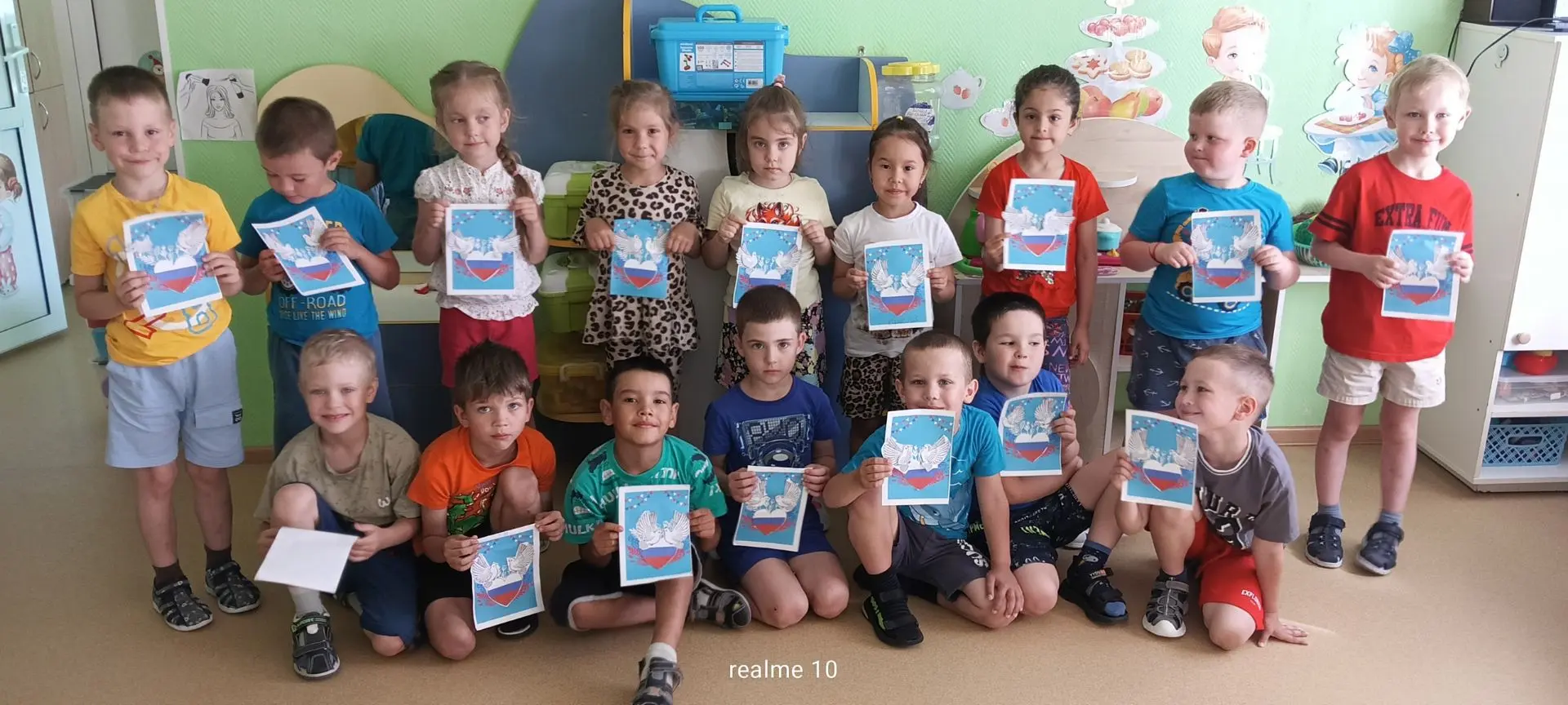 12 июня вся страна отмечала День России! 🇷🇺
В преддверии праздника в старшей группе «Брусничка» пр