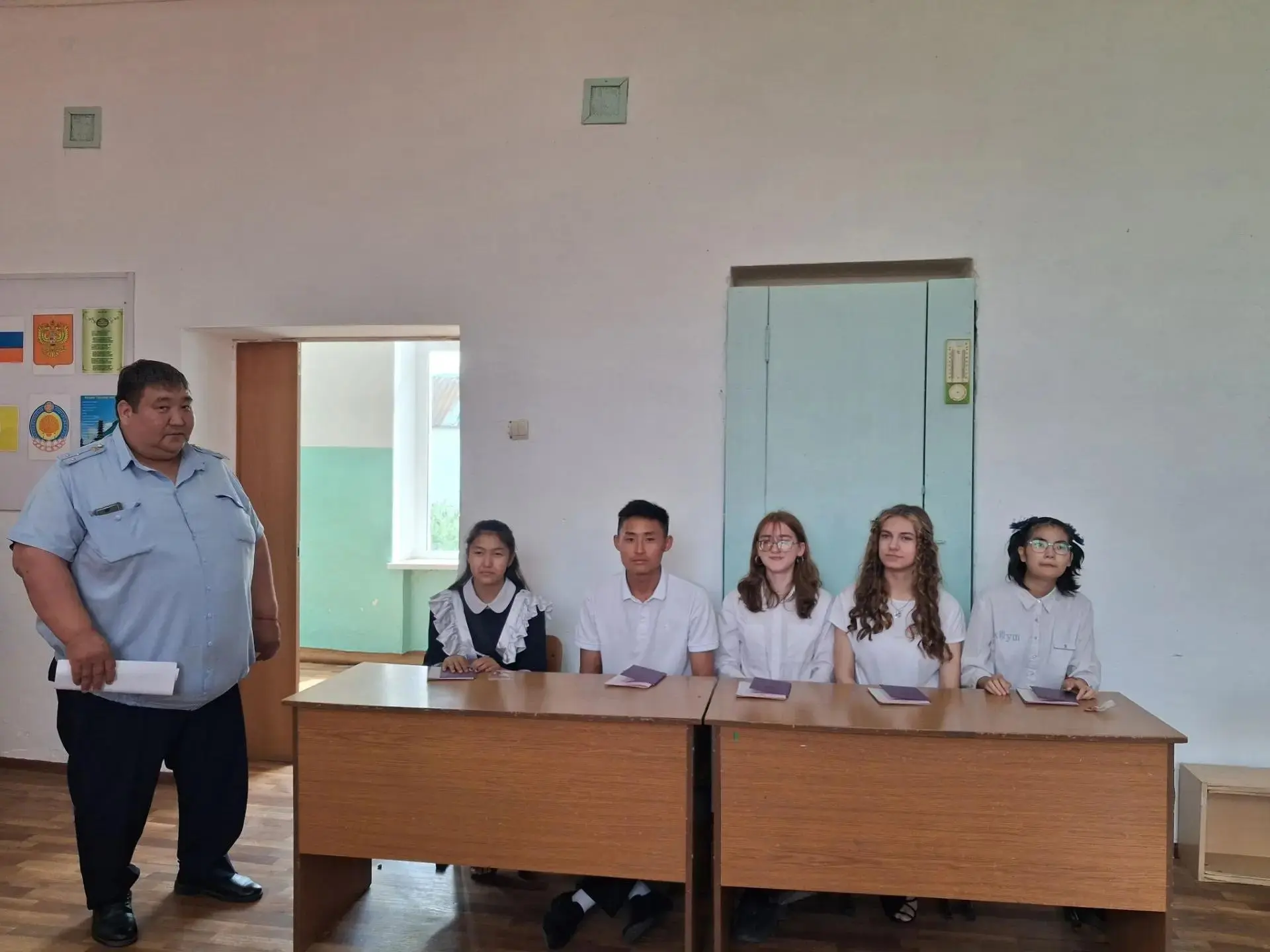 Недавно у нас прошла очень полезная и откровенная беседа выпускников с участковым уполномоченным пол