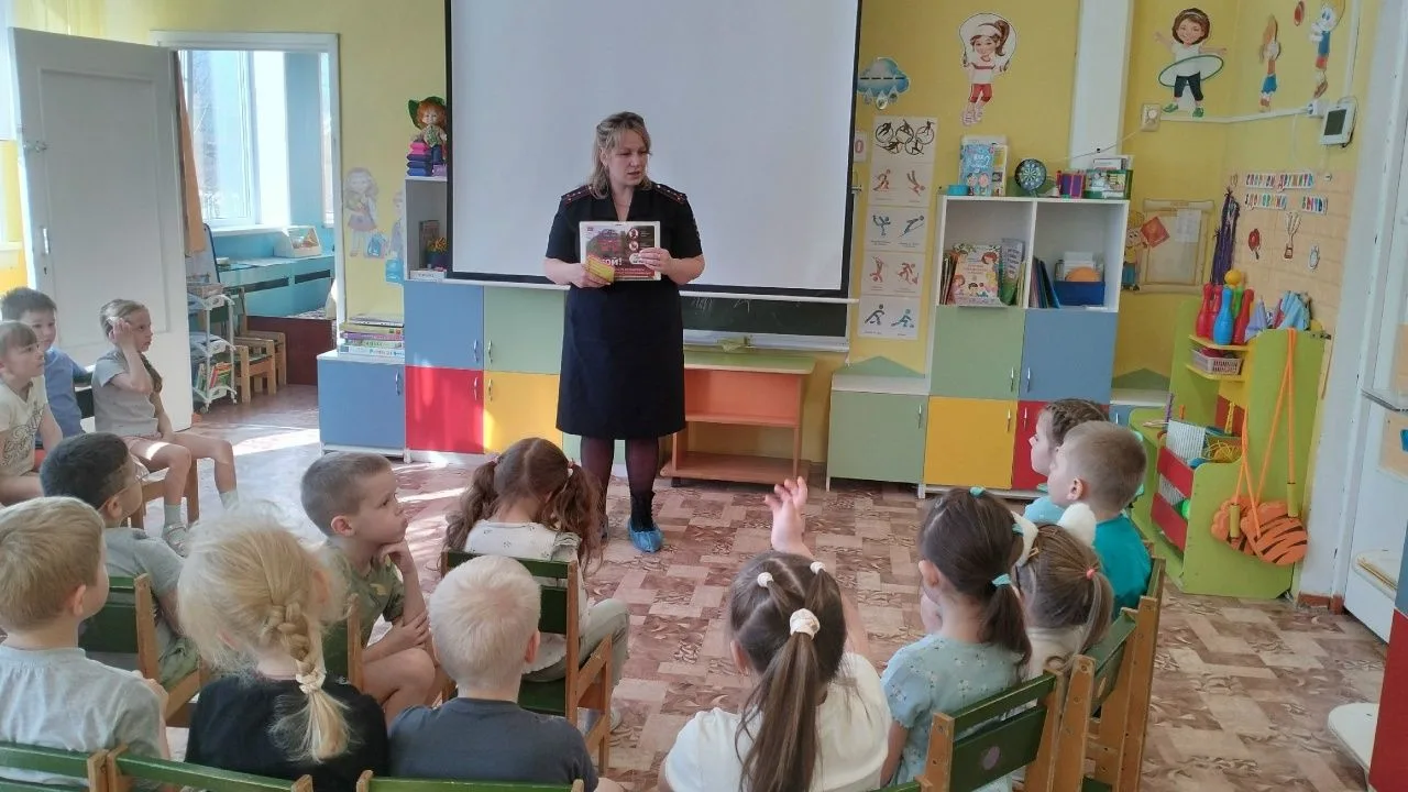 🚂 БЕЗОПАСНОСТЬ НА ЖЕЛЕЗНОДОРОЖНОМ ТРАНСПОРТЕ: ВЖНАЯ БЕСЕДА С ДЕТЬМИ!