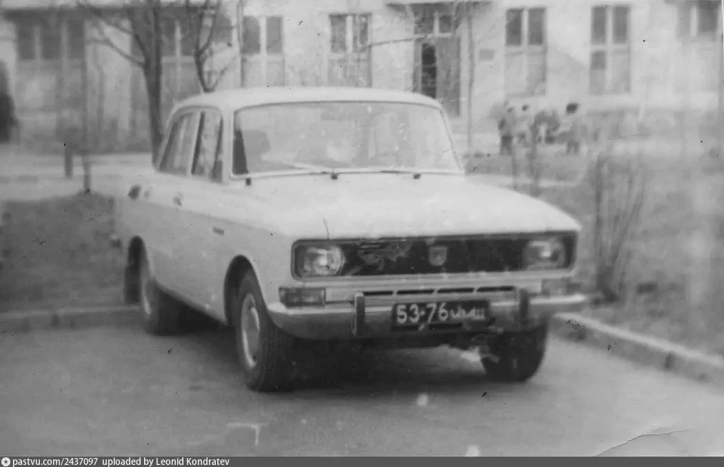 Двор домов на Артамонова, 1, 3 и 5.
