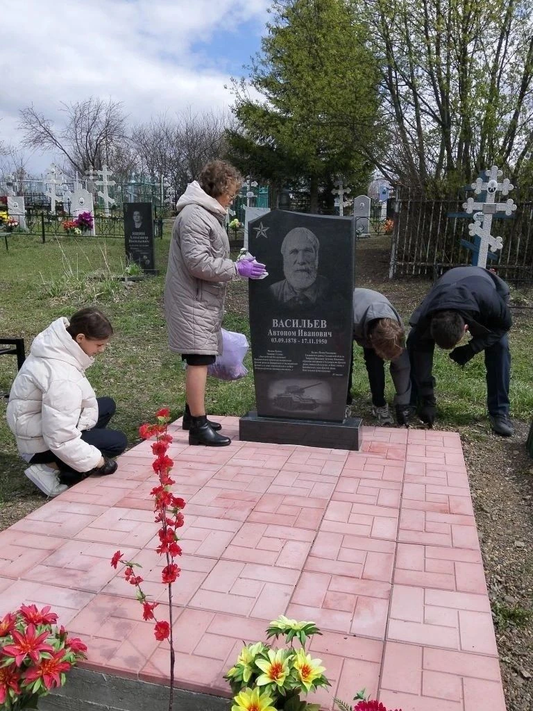 ✨В преддверии Дня Победы учащиеся, учителя и сотрудники Кротовской средней школы активн...