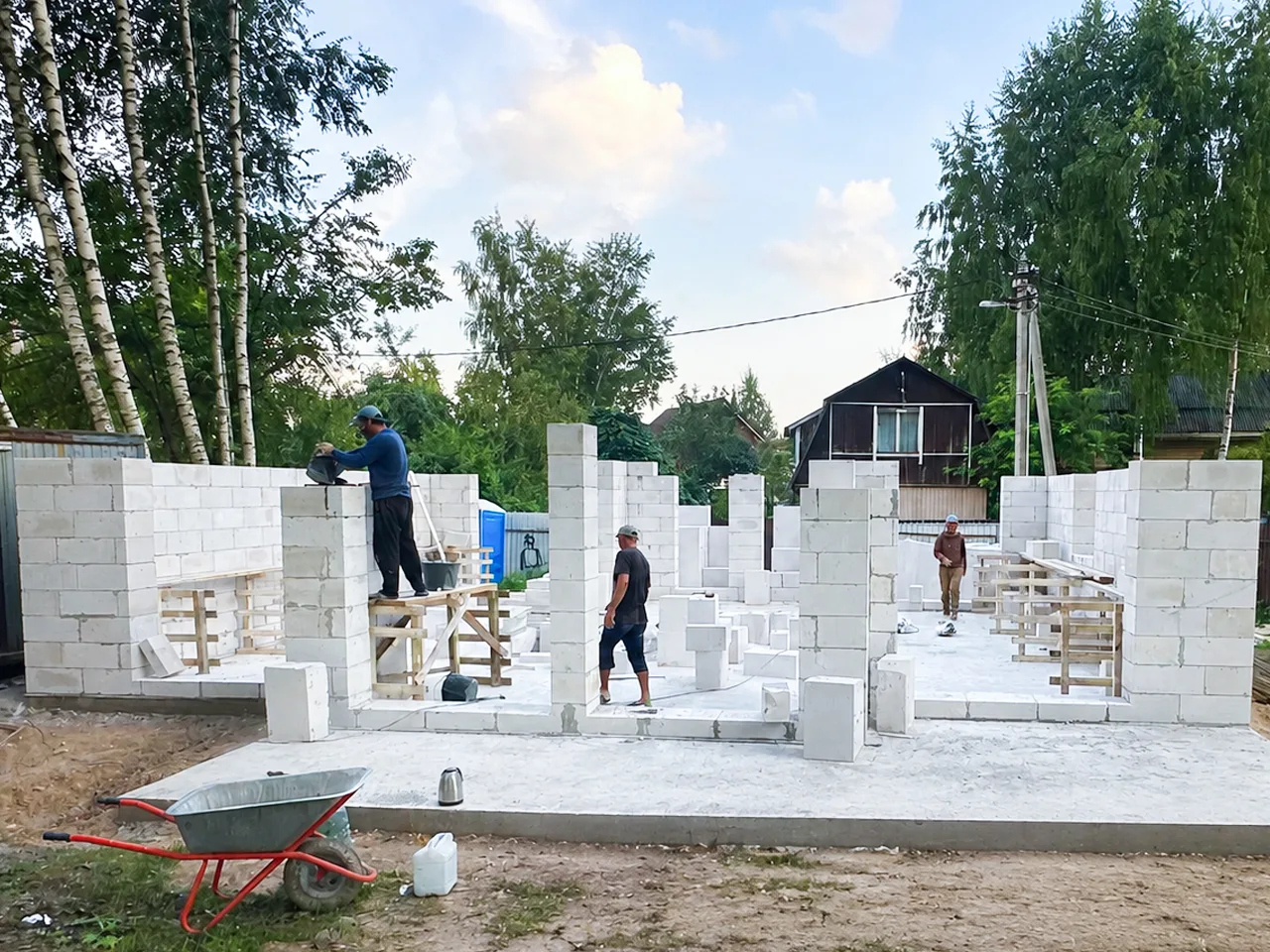 В работе новый объект из газобетона 🏡