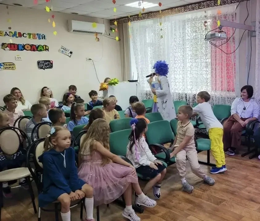 «Помоги собраться в школу» 🎒