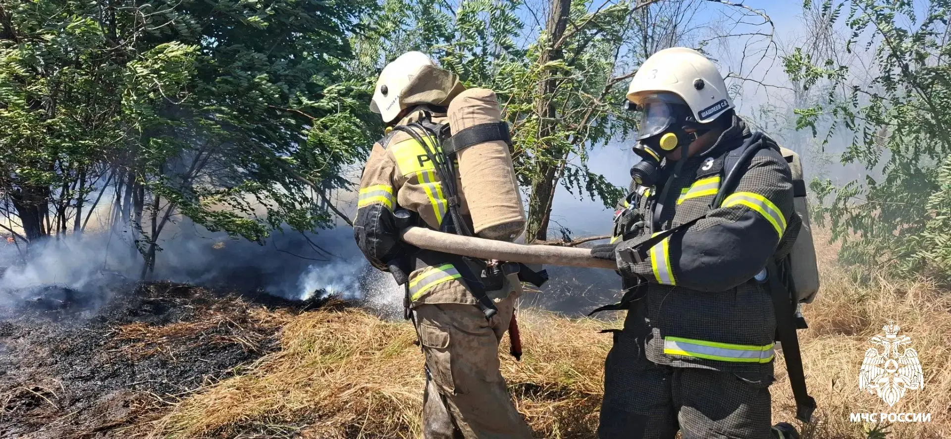 🚒Сотрудники чрезвычайного ведомства потушили пожар в Городовиковском районе