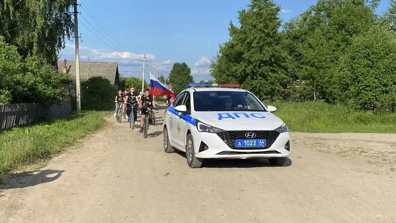 🇷🇺В честь празднования Дня России учащиеся нашей школы, учителя, гости и жители нашего поселка при