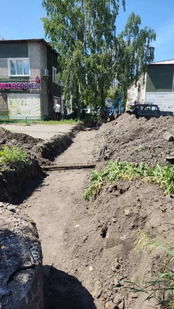 МУП "Каменские теплосети" продолжают замену ветхих теплотрасс города.