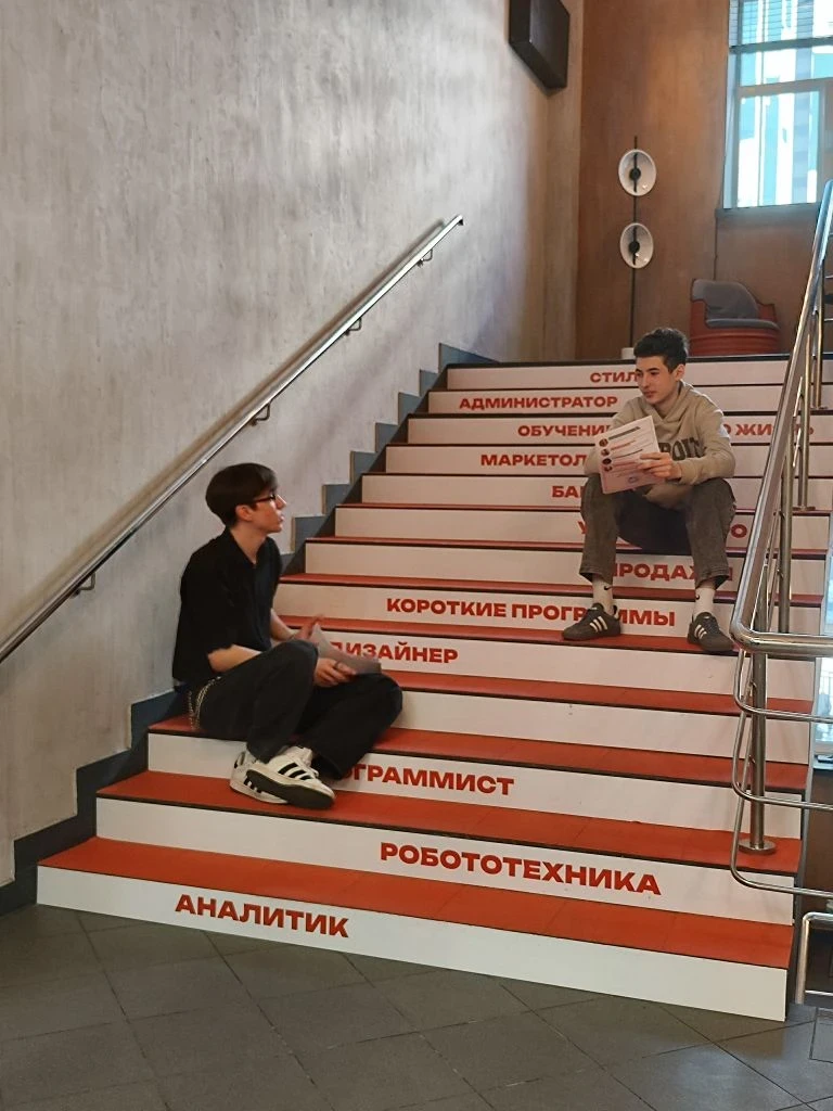 🚀 Профессия будущего   🔎 Сегодня наши девятиклассники побывали в Центре профессий будущего — месте, 