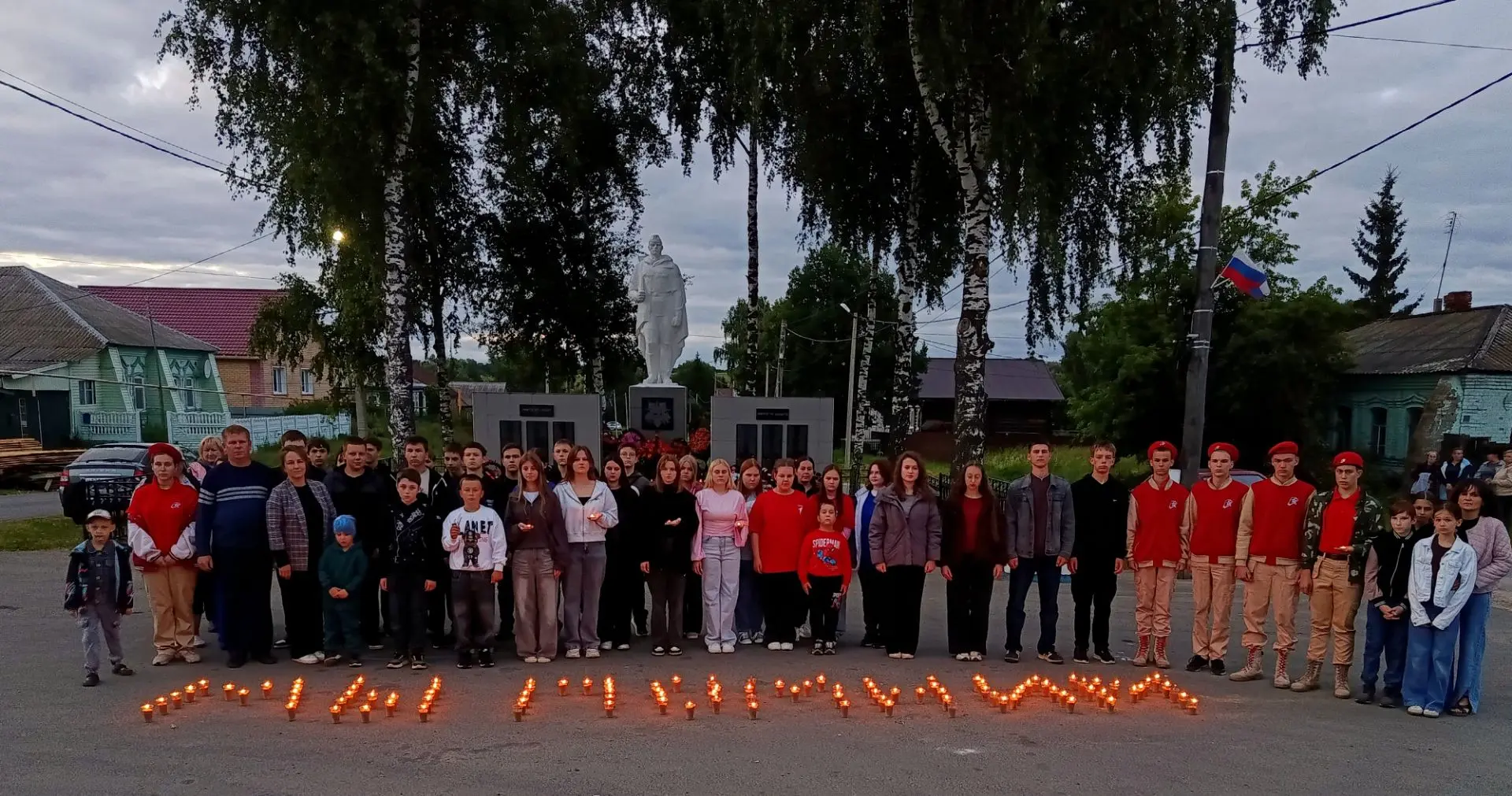 🔥 "Огненные картины войны": Теньгушевская школа зажгла свечи памяти.
В преддверии трагической даты 