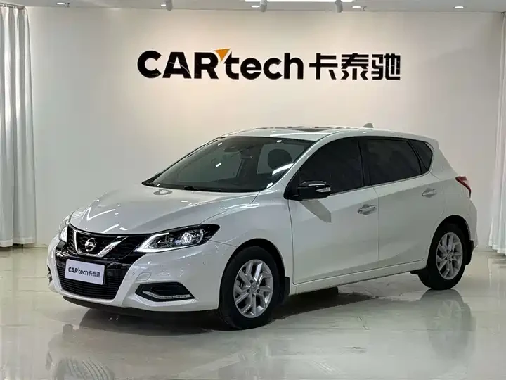 Компактный и практичный японский хэтчбек! Nissan TIIDA — простор, экономичность и богат...