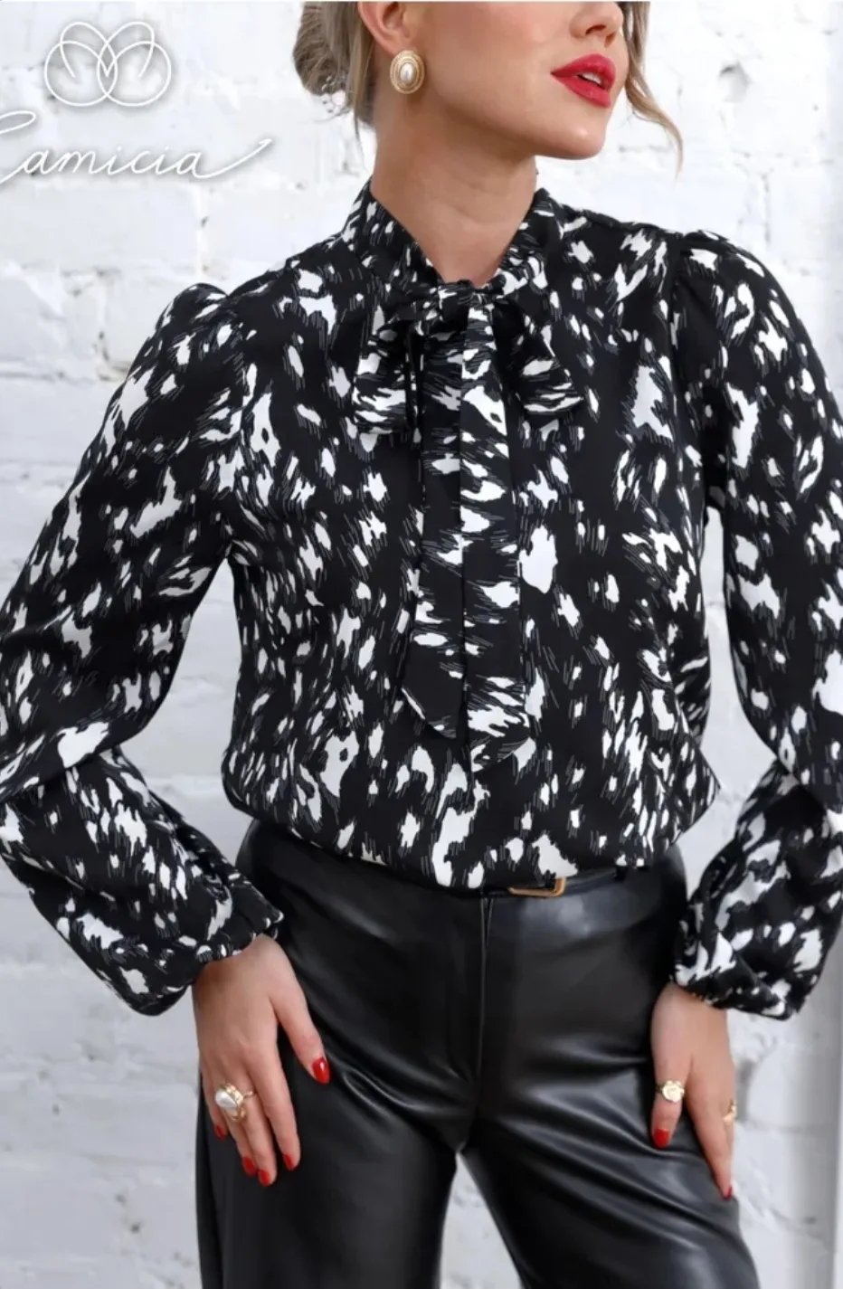 Блузка Camicia — лёгкая и универсальная модель, которая выручит в любой ситуации. Аккур...