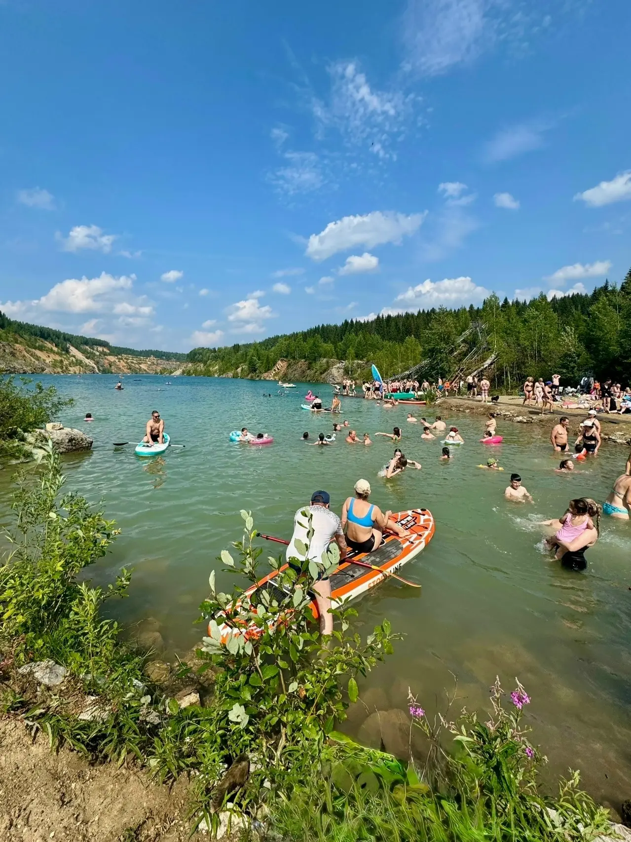 💙 Жаркие летние дни на Голубых озёрах Пермского края. В такую погоду бирюзовая вода особенно притяг