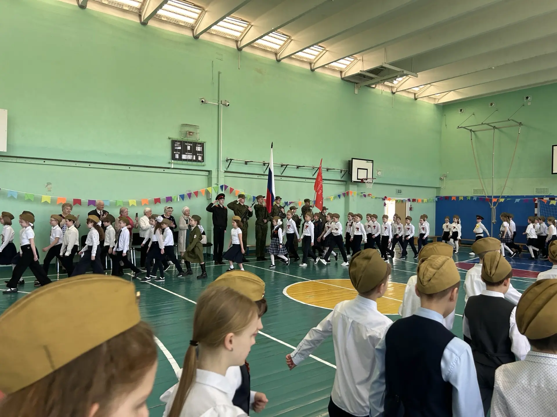 Торжественный парад   ✨ В начальной школе в преддверии 9 мая прошел торжественный парад, посвященный