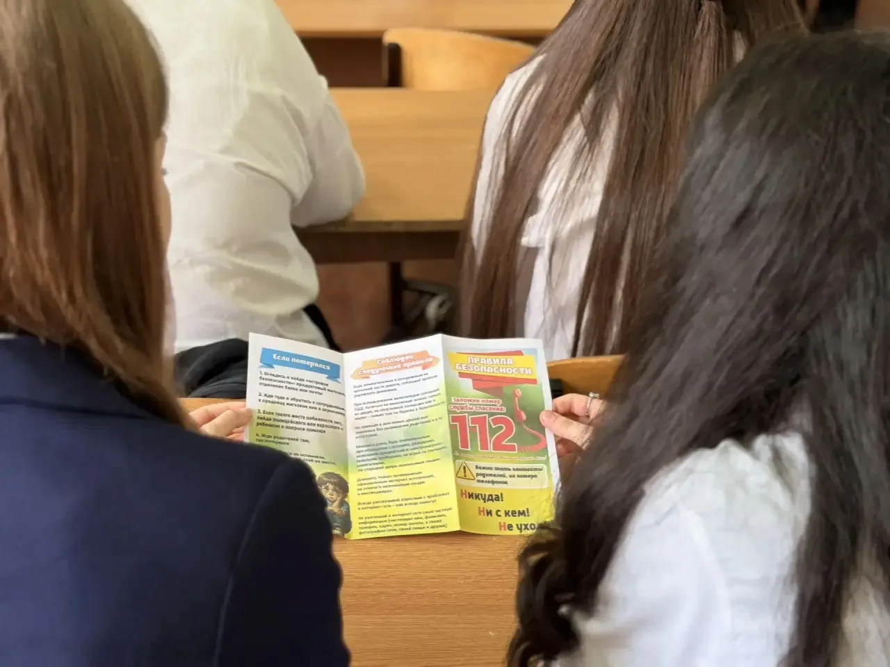В преддверии каникул в 8Б и 5Б классах прошел Единый день профилактики. Социальный педагог Кубанова 