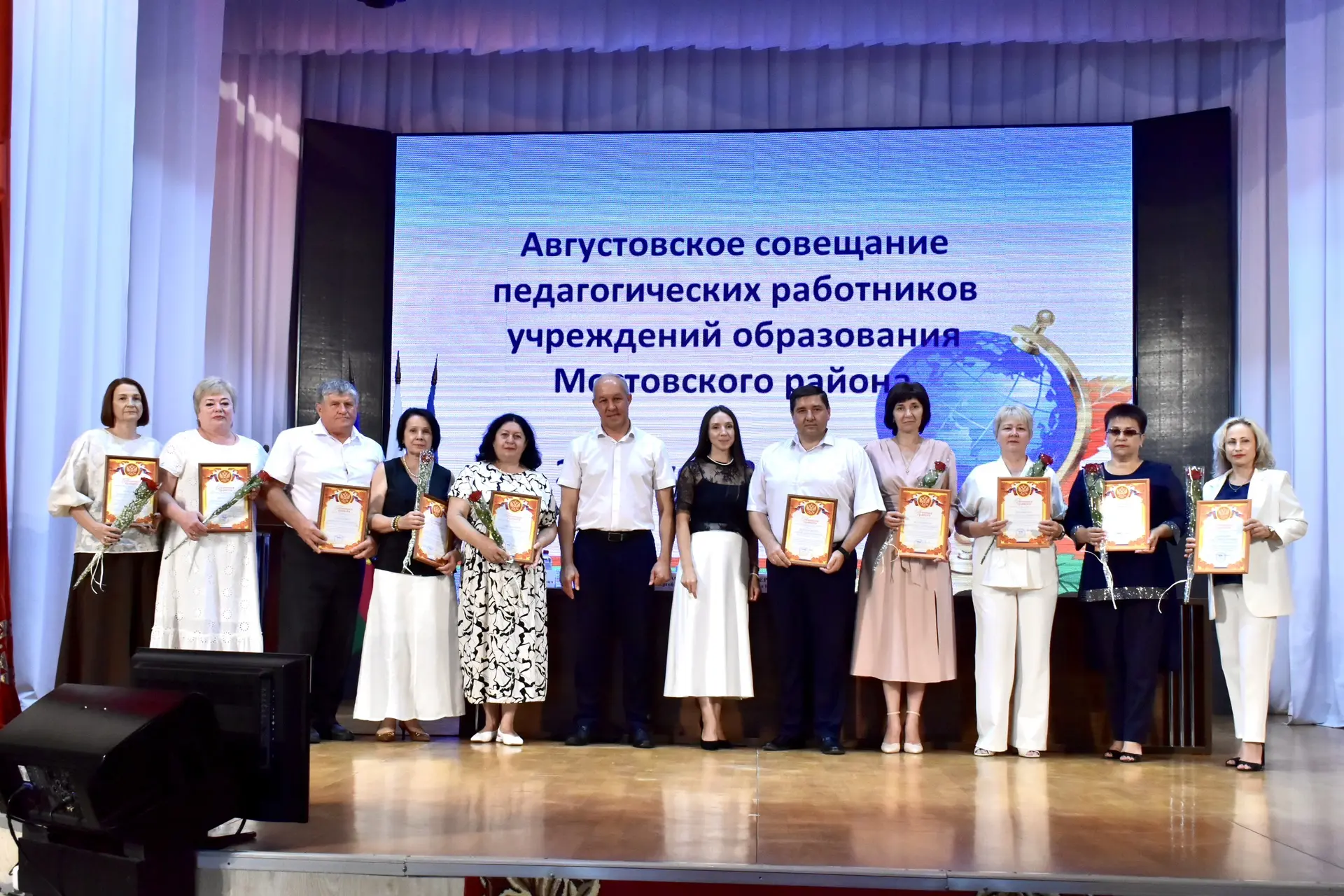 На августовском совещании много говорили об оценках, экзаменах и качестве знаний. Но об...
