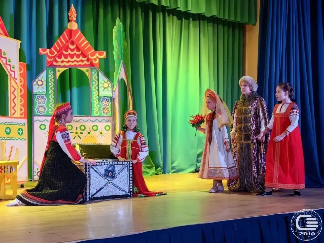 🎭 Наша школьная драматическая студия «Волшебный мир театра» завершает сезон яркими победами и премье