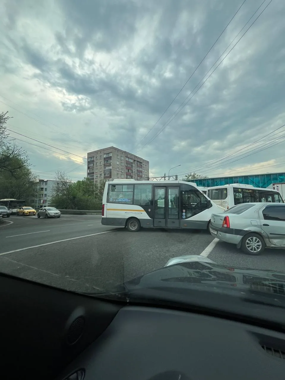 Добрый день! Да что же они творят, выезжают , перекрывают Ленинградку. Когда будут управа на этих во