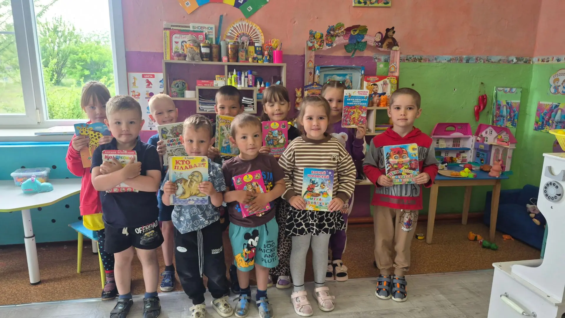 Сегодня в нашем детском саду особенный, по-настоящему волшебный праздник — День читающего человека!
