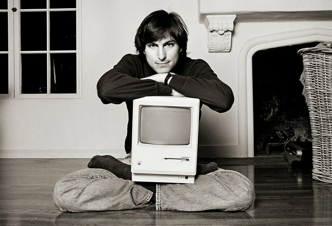 Apple — 50 лет!  Компанию 1 апреля 1976 года основали три друга — Стив Джобс, Стив Возняк и Рональд 