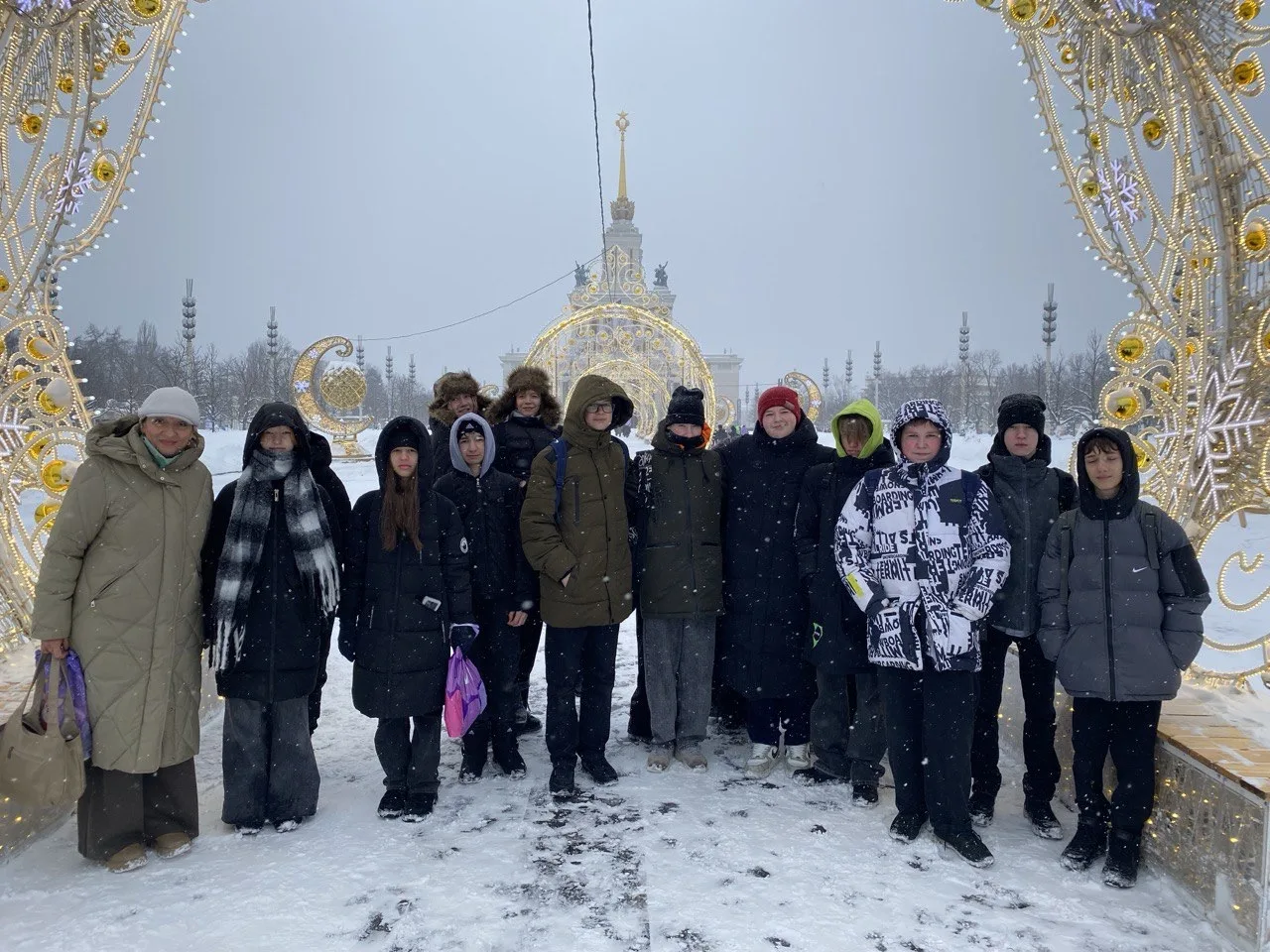 🖼️Ученики 8-Г класса совершили путешествие во времени, посетив выставку «Образ Москвы в русском иску