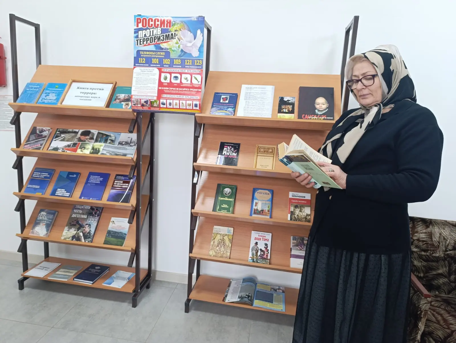 В центральной библиотеке Хасавюрта открылась новая тематическая выставка «Книга против ...