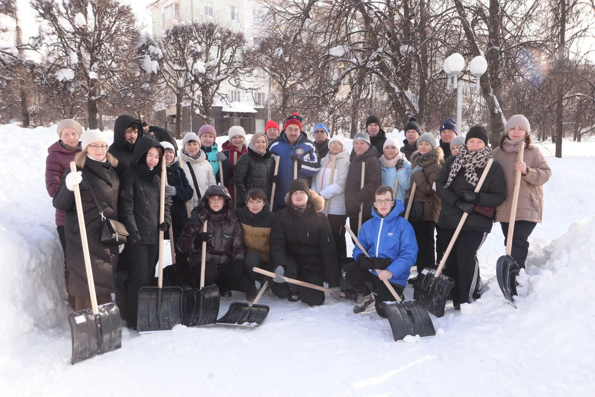 Председатель Государственного Совета Чувашской Республики Леонид Черкесов вместе с колл...