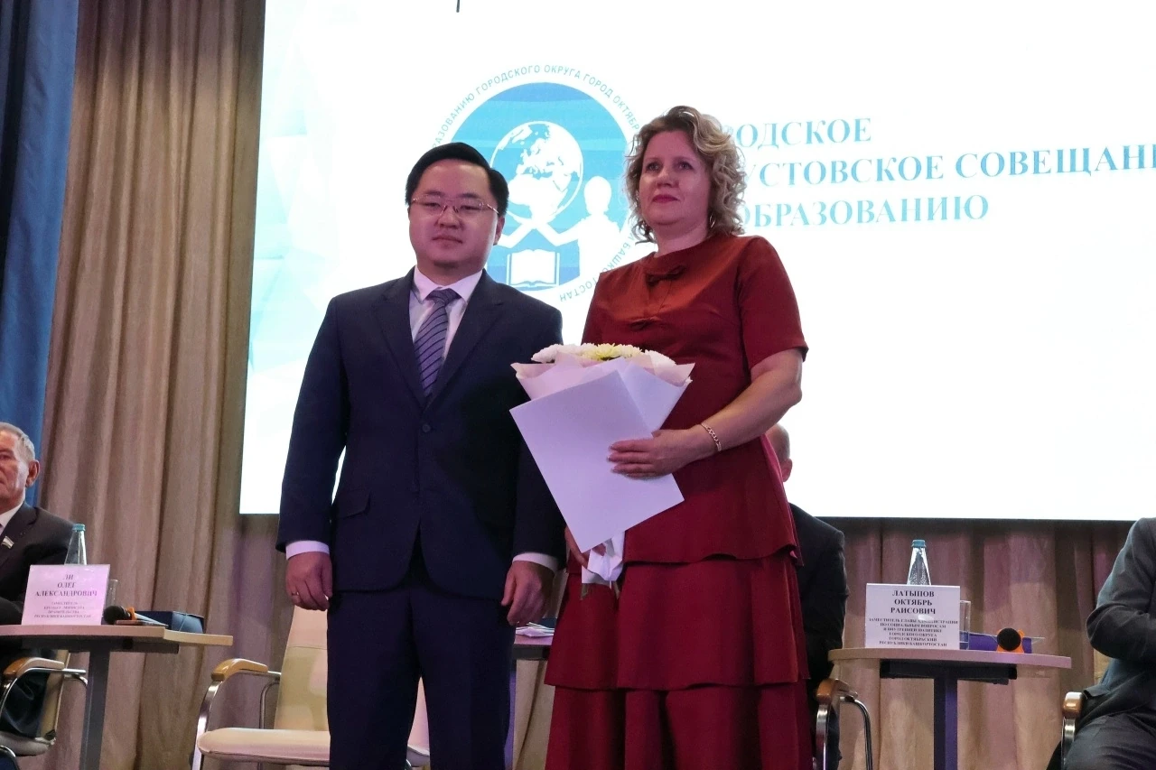 Уважаемая Оксана Викторовна! От всего нашего коллектива сердечно поздравляем Вас с засл...