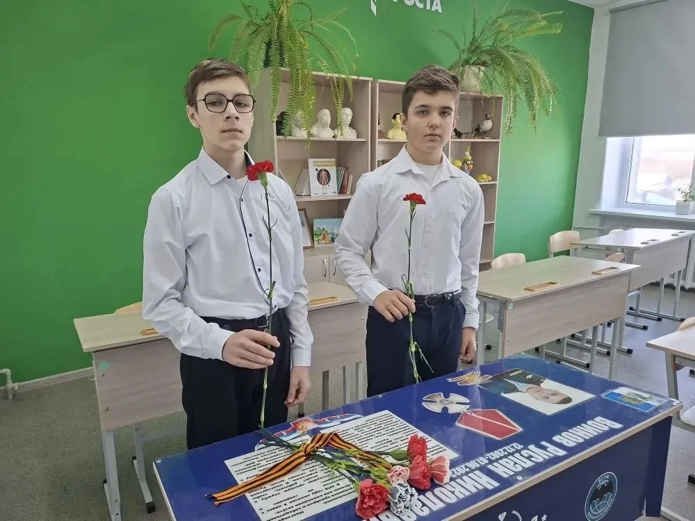 Торжественные  мероприятия,  посвящённые Дню защитника Отечества прошли  у памятника, п...