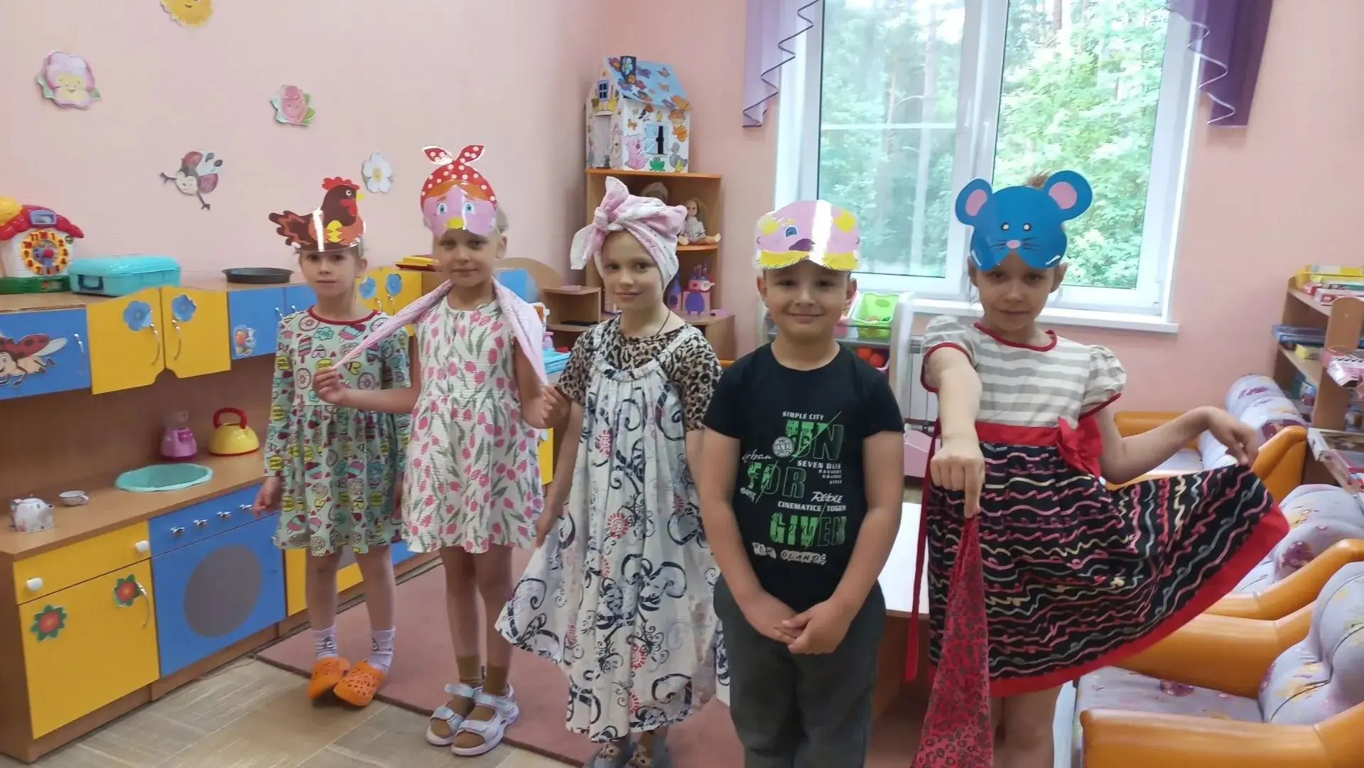 На  загородной базе всегда кипит жизнь, и скучать здесь просто некогда! Особенно, когда...