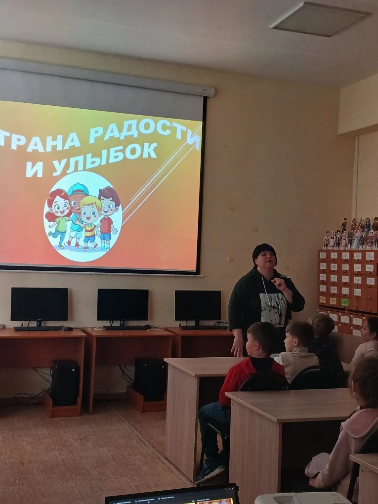 Во второй день лета в городской библиотеке на квартале Волкова для воспитанников группы...