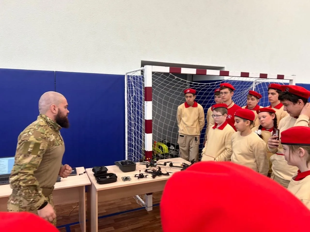 Ребята из школьного военно-патриотического клуба «ЛИДЕР» нашего  «Образовательного комплекса №8» г. 