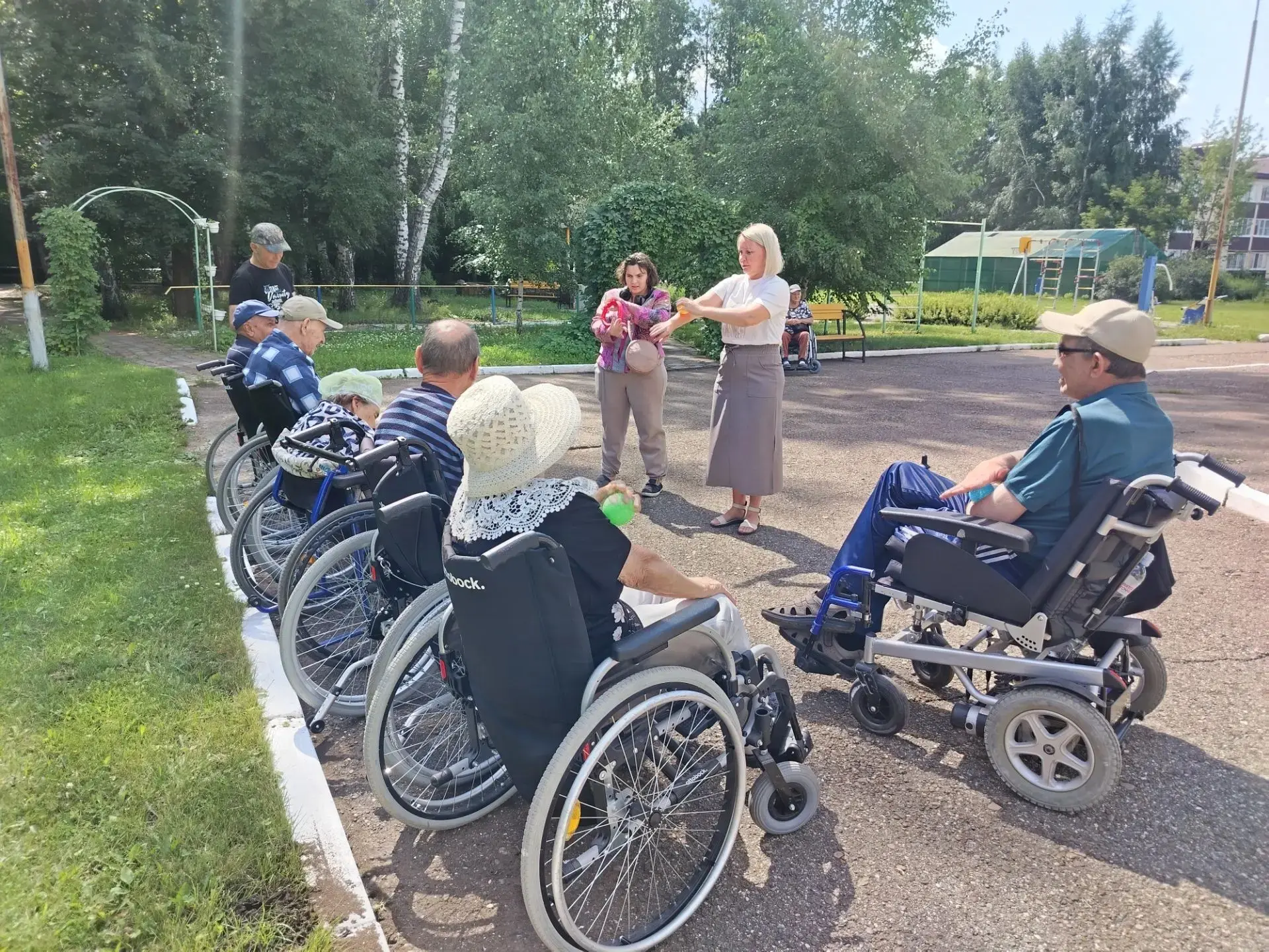 📸 Психолог Марина Чапалова познакомила получателей социальных услуг с "Су-джок" - терапией для подд