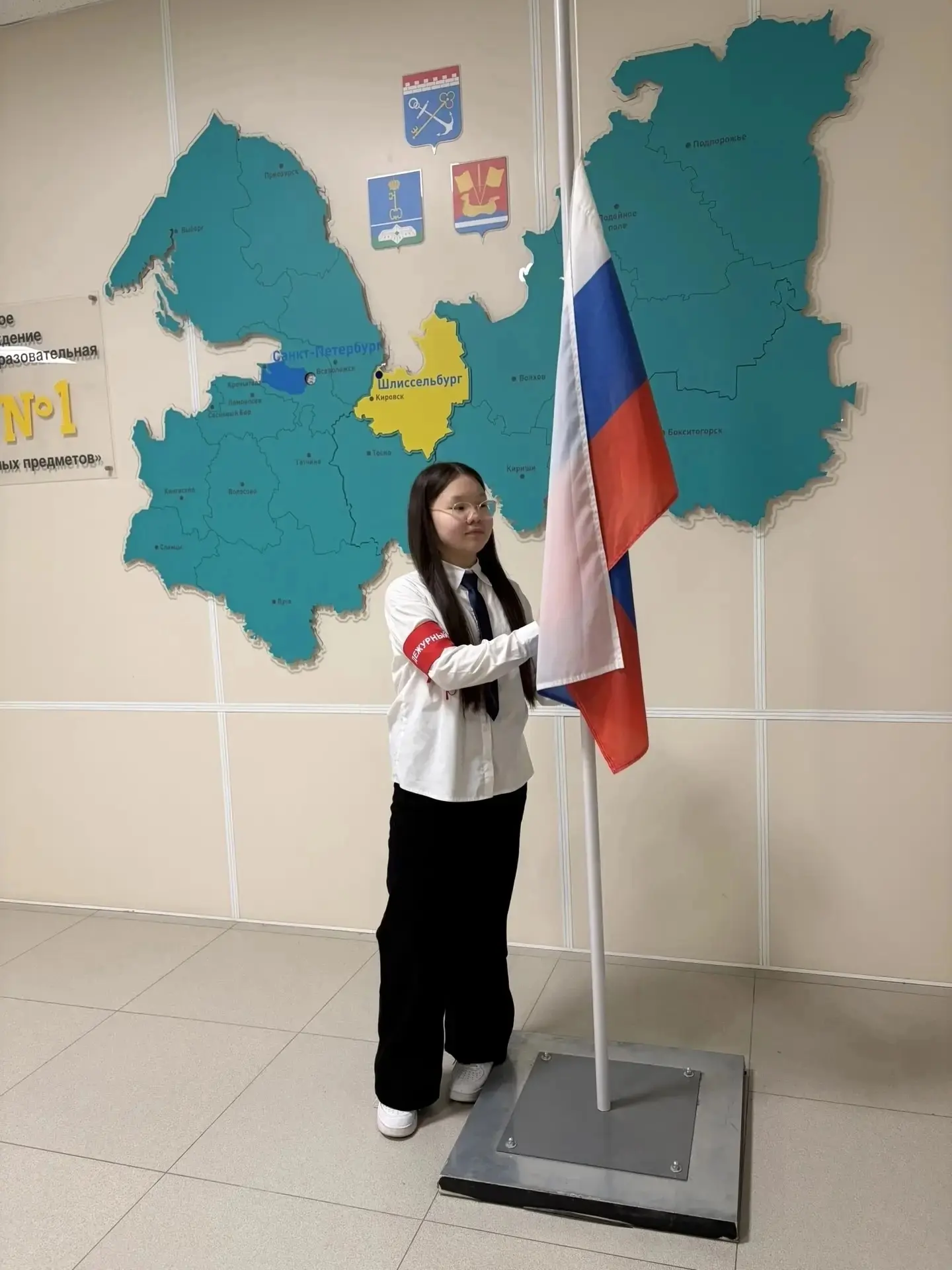 СТАРТОВАЛА НОВАЯ УЧЕБНАЯ НЕДЕЛЯ  🇷🇺По традиции утро первого учебного дня началось с церемонии поднят