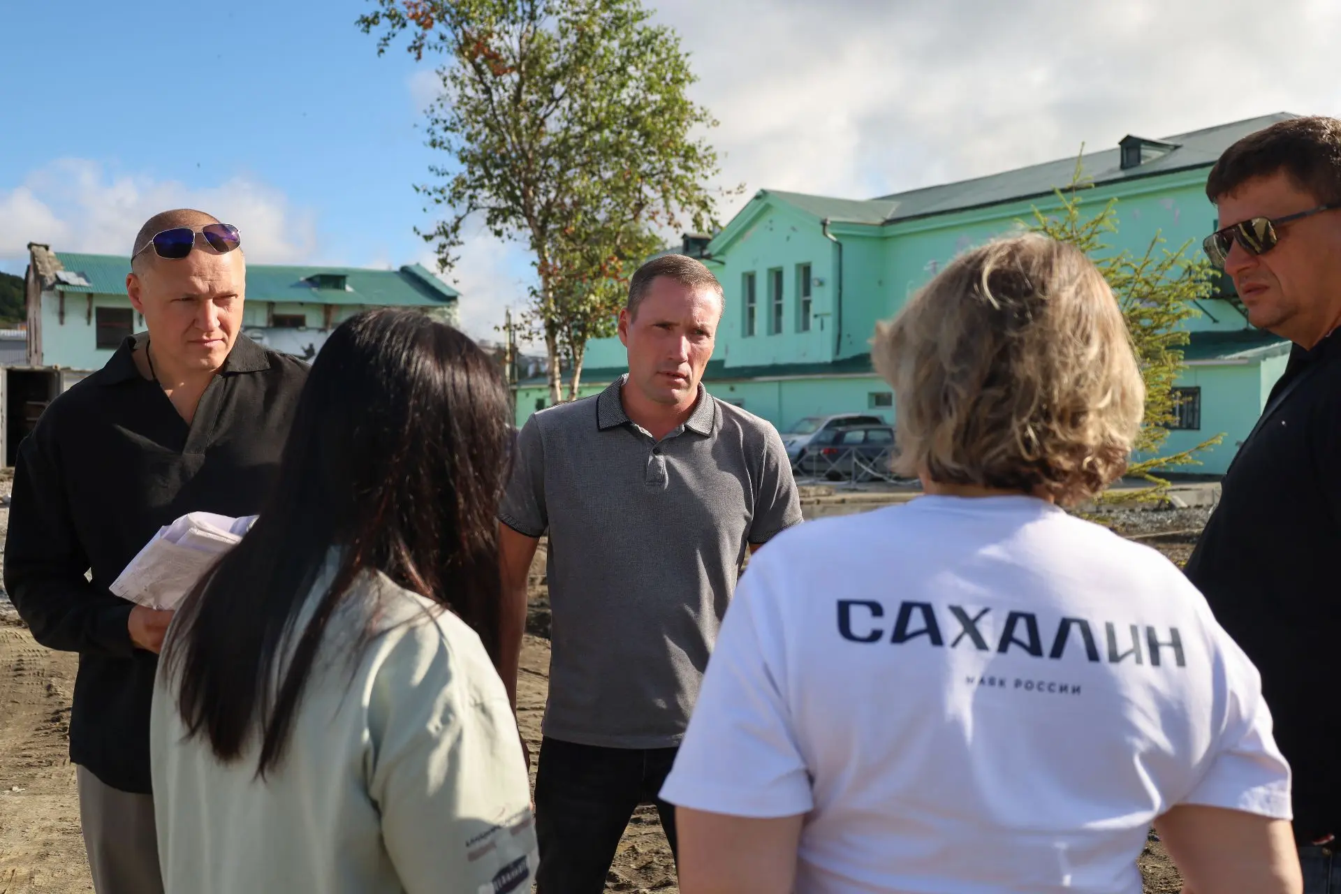 Территория «Пяти углов» постепенно преображается. Тепловики со своей задачей справились...