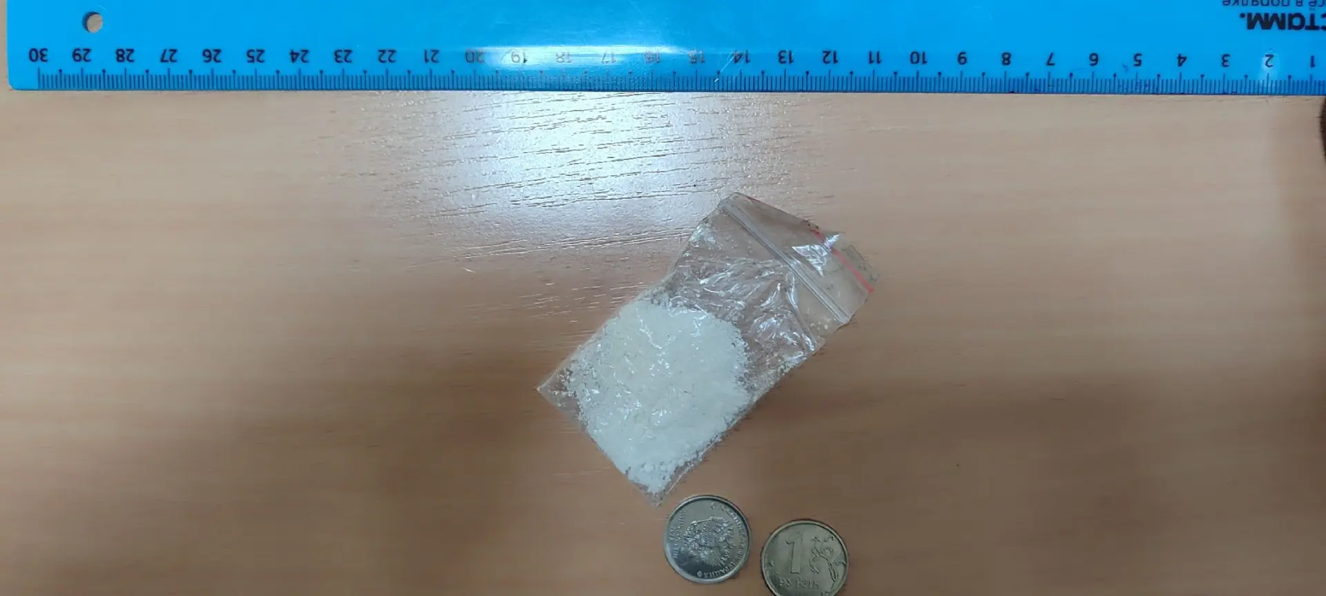 В Ижевске доставщик воды пытался зайти в здание суда с наркотиком
