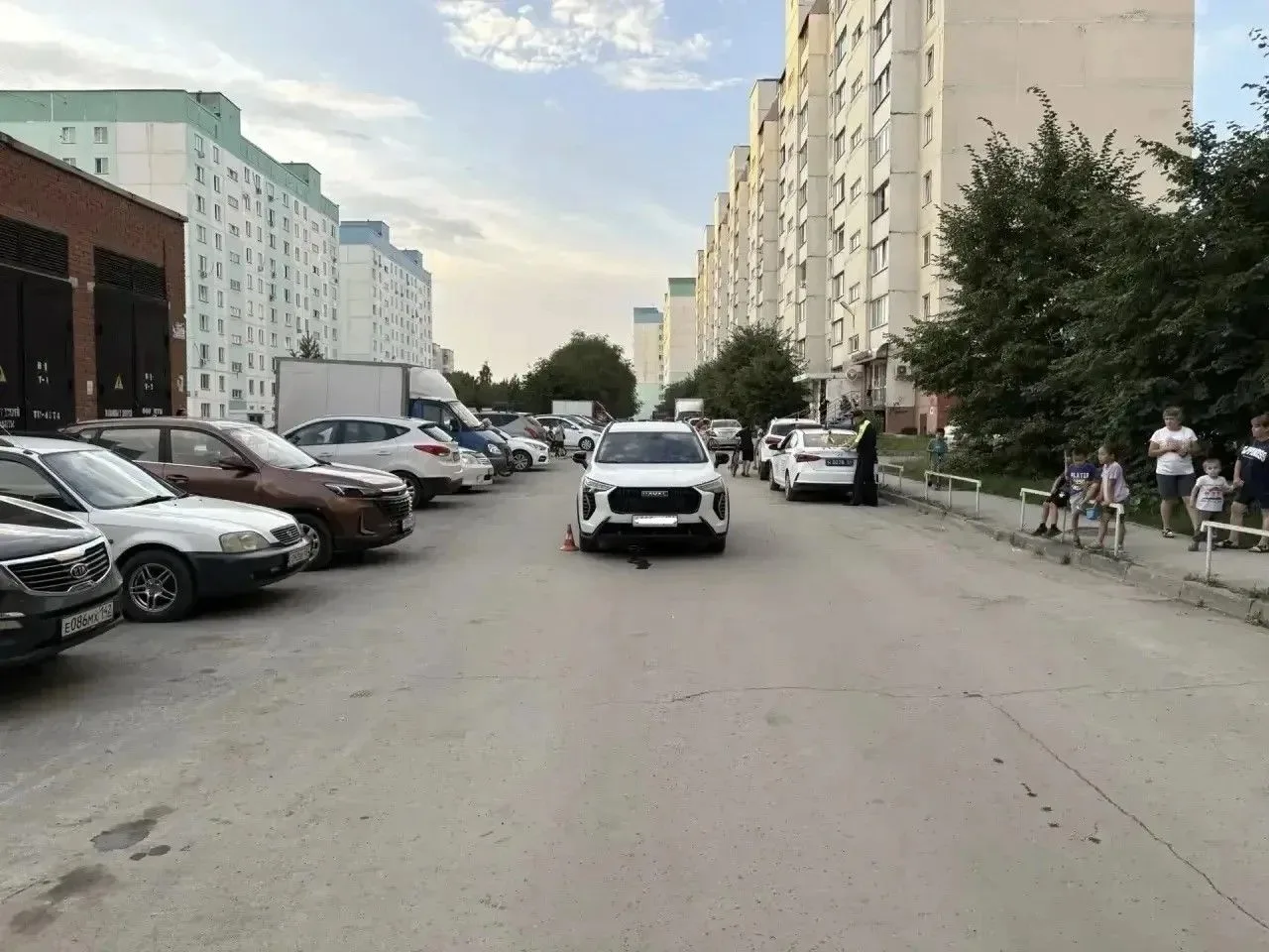 Во дворе Новосибирска внедорожник сбил пятилетнего мальчика на самокате

Авария случилась 30 июля ок