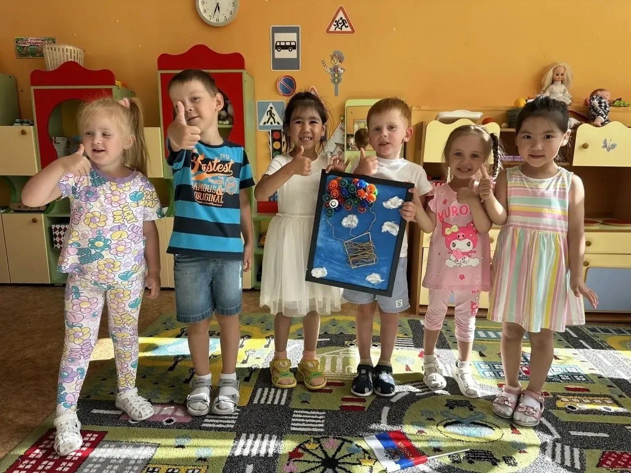🎈 Небо в пластиковых крышках и облака из ваты!
