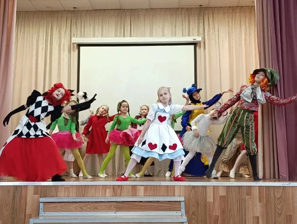 ШКОЛЬНЫЕ СПЕКТАКЛИ🎭  💥 Сегодня для учеников начальной школы детская театральная студия «Соколики»пре