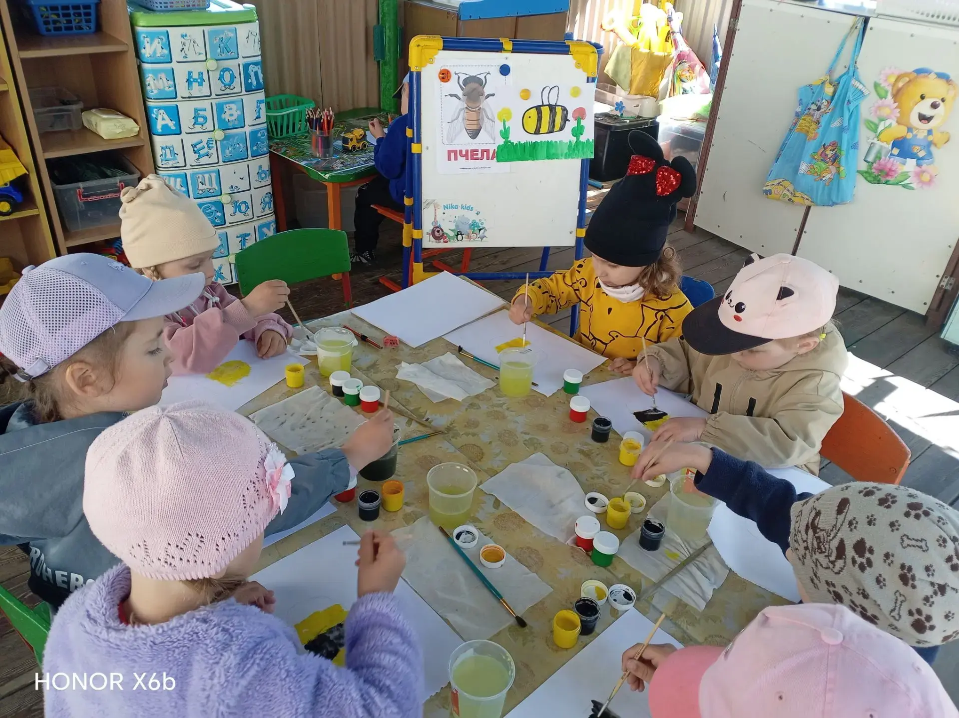 🐝 Удивительное путешествие в мир пчёл в группе «Солнышко» ☀️

Дети группы «Солнышко» ☀️ совершили у