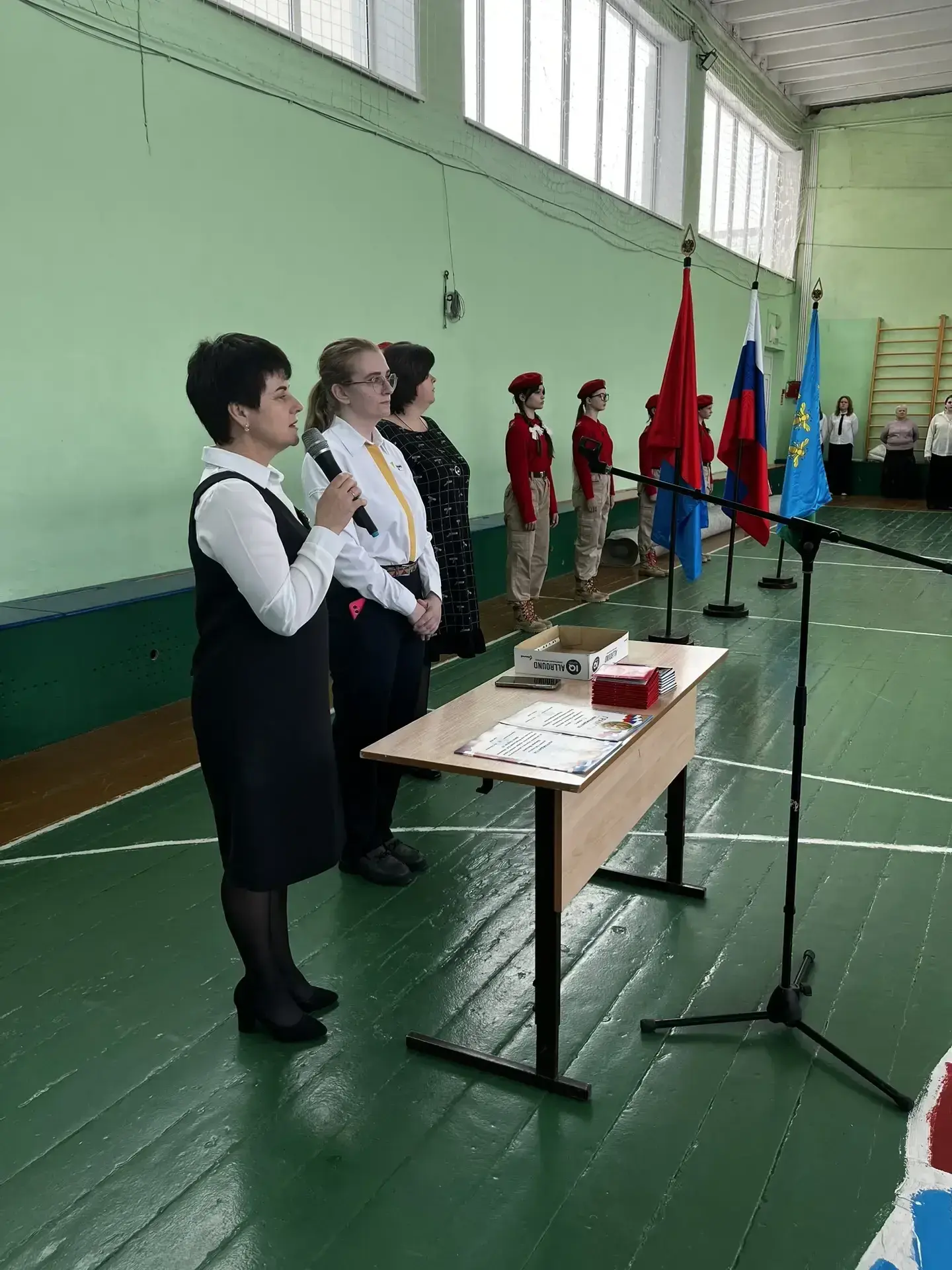 🇷🇺 Торжественная линейка в 7‑х классах: важные моменты взросления и признания заслуг 🇷🇺  2 марта про