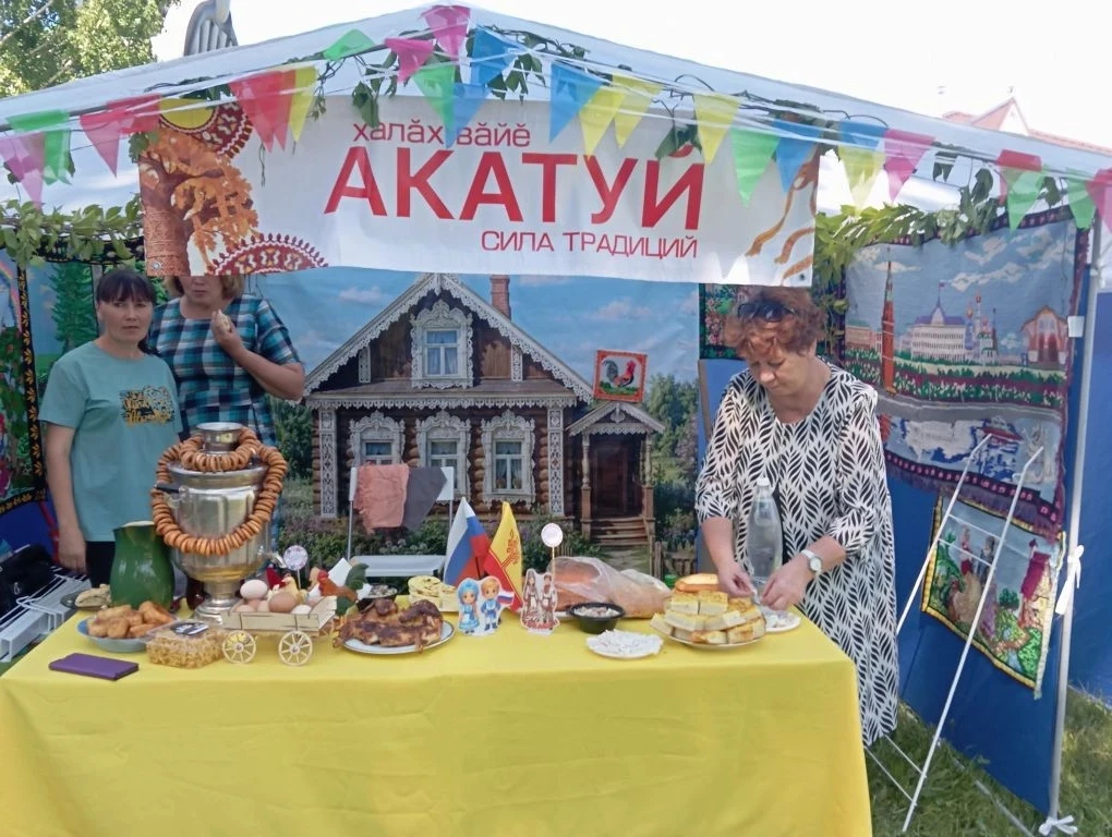 Паян Вӑрнарти культура керменӗ ҫумӗнчи паркра пысӑк уяв - Акатуй - пулать.

Ӗҫпе юрӑ, ташӑ тата спор