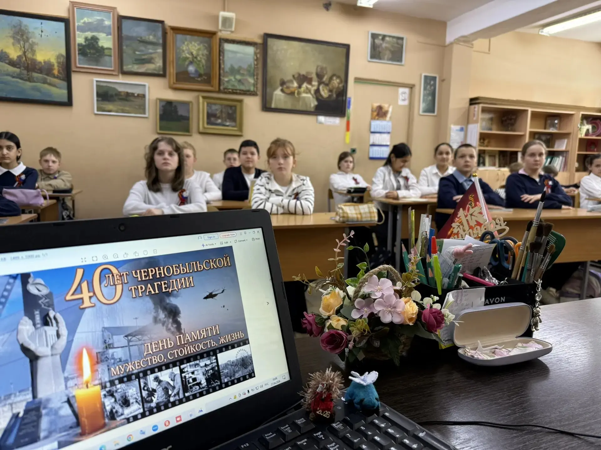 На этой неделе у нас в школе прошли классные часы, посвященные одной из самых трагических дат нашей 