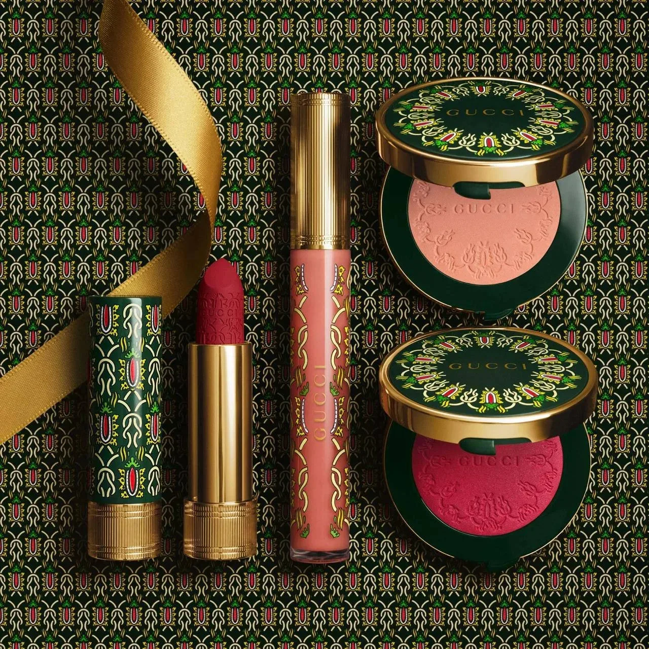 Историческая родина Gucci – Флоренция, и ей посвящена новогодняя коллекция.