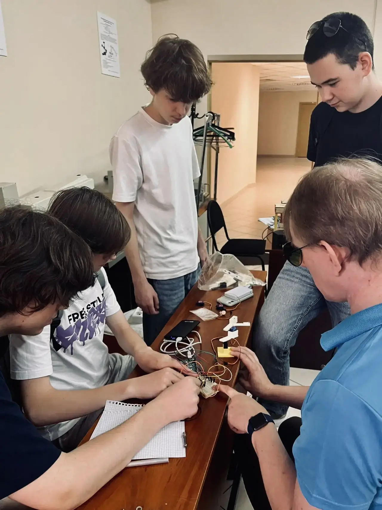 ✨ Красивая наука: от технологий к искусству

С 8 по 11 июня ученики УК6 приняли участие в серии очны