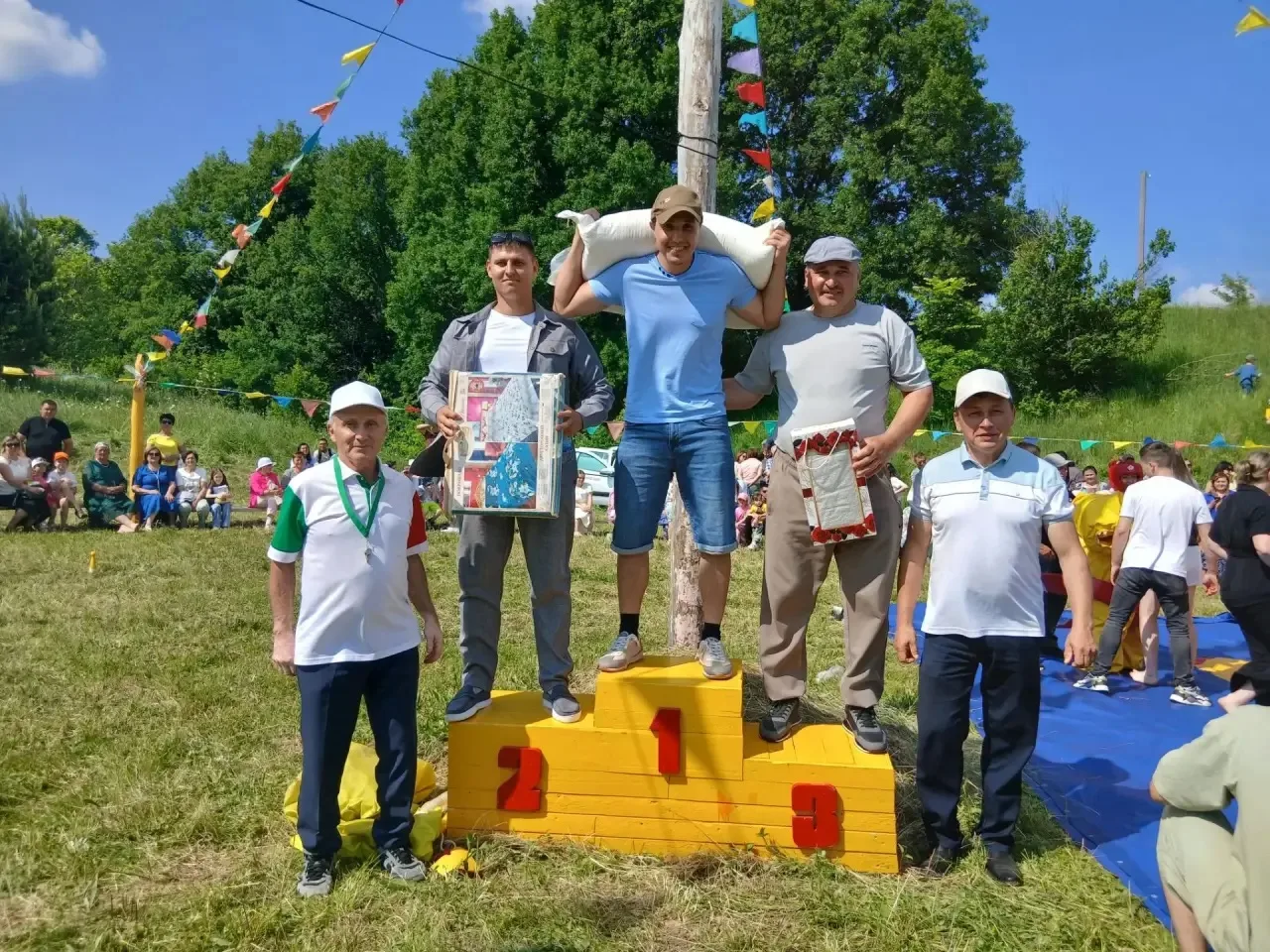 В Высокогорском районе отпраздновали Дни села 😍🇷🇺

В 17 селах и деревнях прошли ежегодные меропри