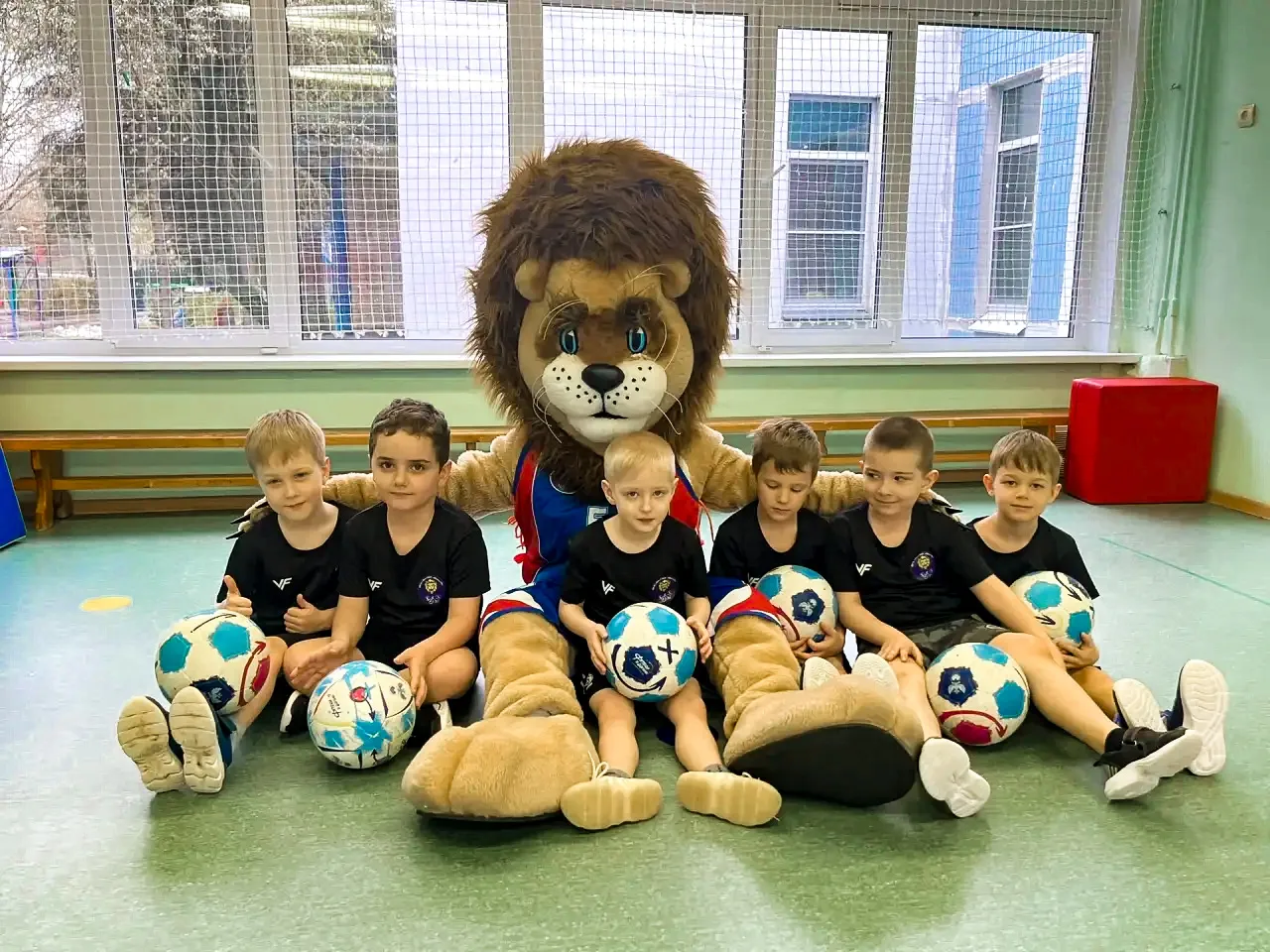 ЗВЁЗДОЧКИ ФУТБОЛА ⚽️🦁  В дошкольных отделениях нашей школы состоялось интересное спортивное событие.