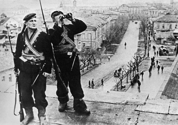 ▎"Город-герой Керчь"🎖️  Керчь — один из старейших городов России, расположенный на восточном побереж